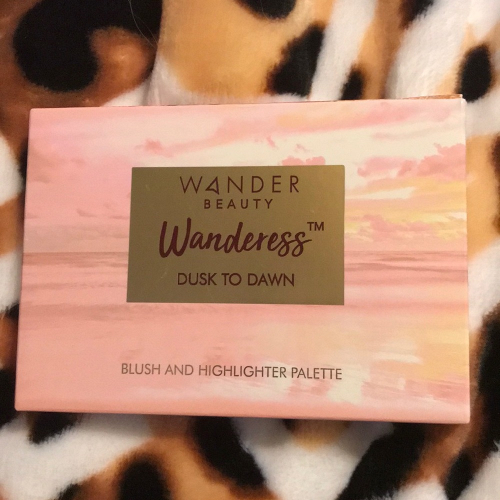 Wanderess dusk to dawn
